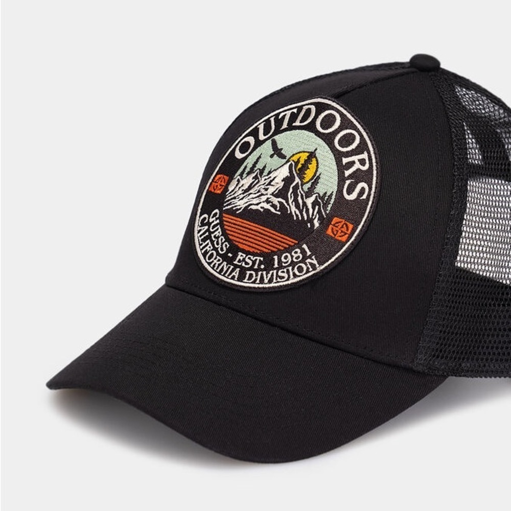 New GUESS Baseball hat with attractive patch - Picture 3 of 6